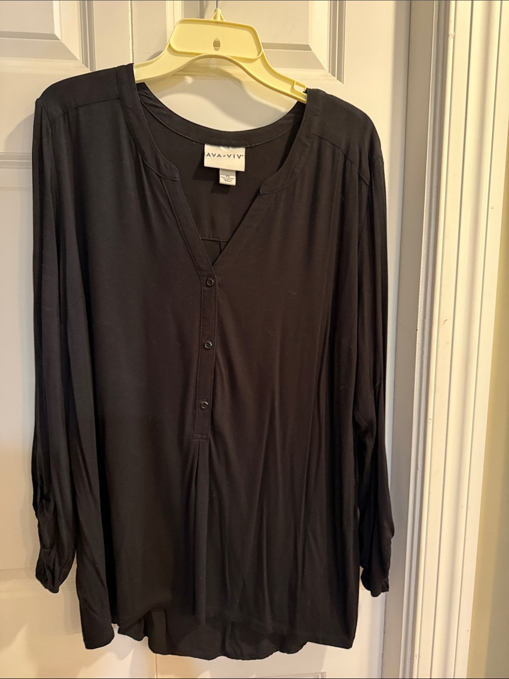 Ava & Viv Black Button-Placket V-Neck Tunic